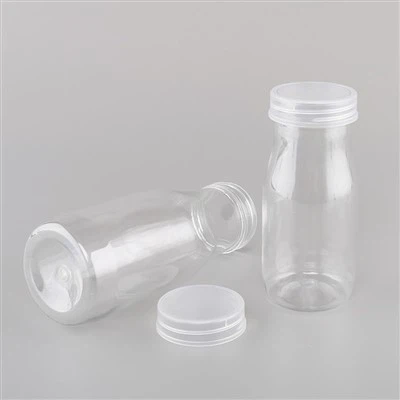 Lege plastic melkflessen