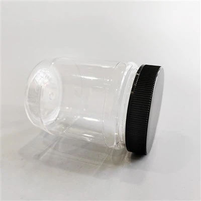 Plastic potten met pindakaas